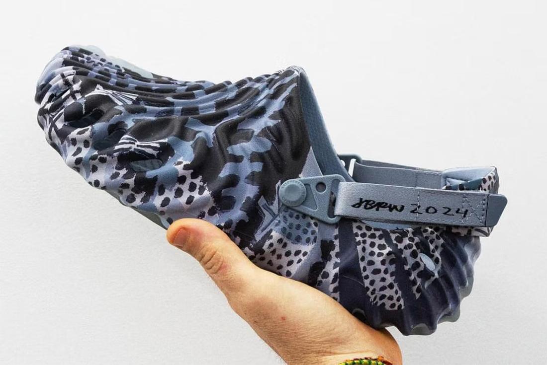 salehe-bembury-art-friends-thumbs-up-good-job-crocs-series-price-buy-release-date