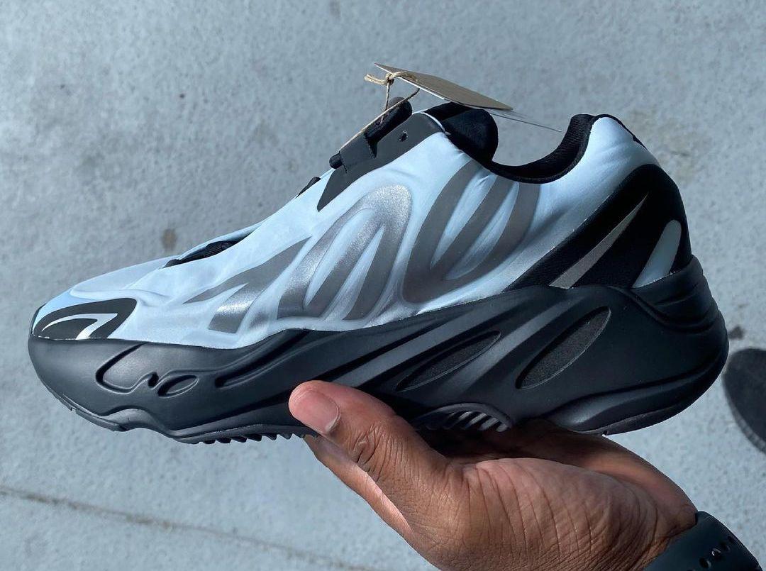 yeezy boost 700 mnvn
